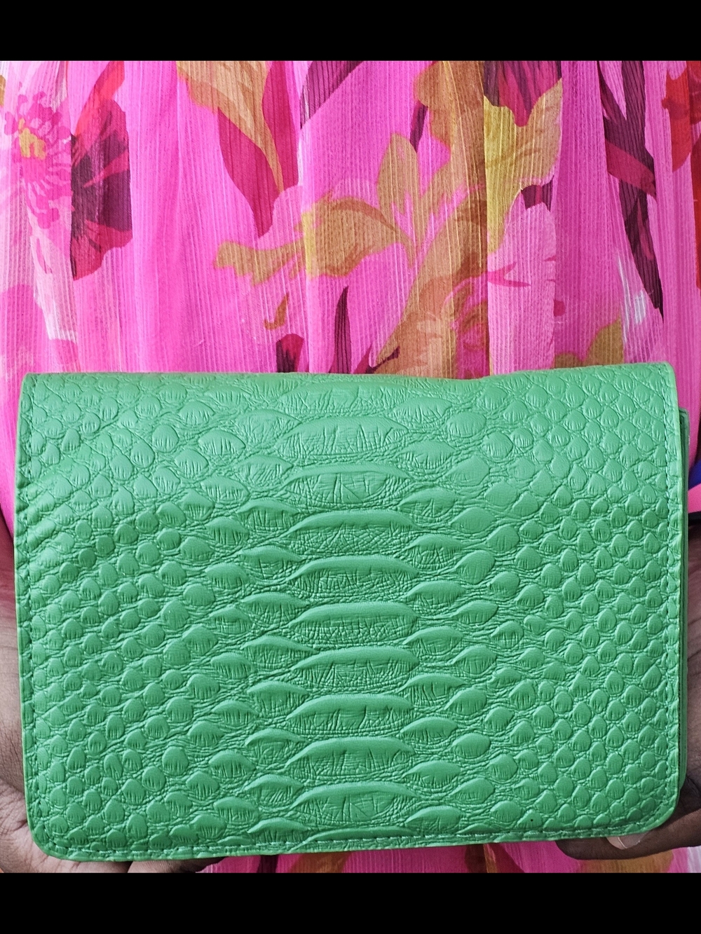 Green Embossed Croc-Texture Clutch Wallet - Women's Wristlet